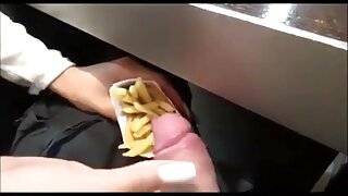 Đa năng brunette harlot hoạt mbbg moi động trên hai dài mỡ cocks với tình yêu
