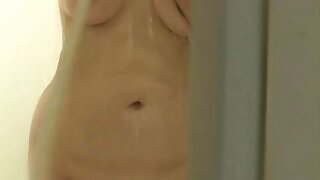 Thể thao đam cô gái Olivia đánh bóng cô ấy ướt âm đạo với một đồ chơi phim sex mới hd trong phòng thể dục hall