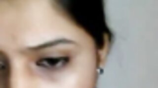 Sexy raven tóc cô gái én to lớn vòi nước của cô ấy sex thủ dâm mới hói khuy áo hăng hái