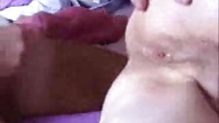Con chó cái bị kiềm chế Electra Rayne bị đùa giỡn và trừng phạt trong phòng sex lon be tối